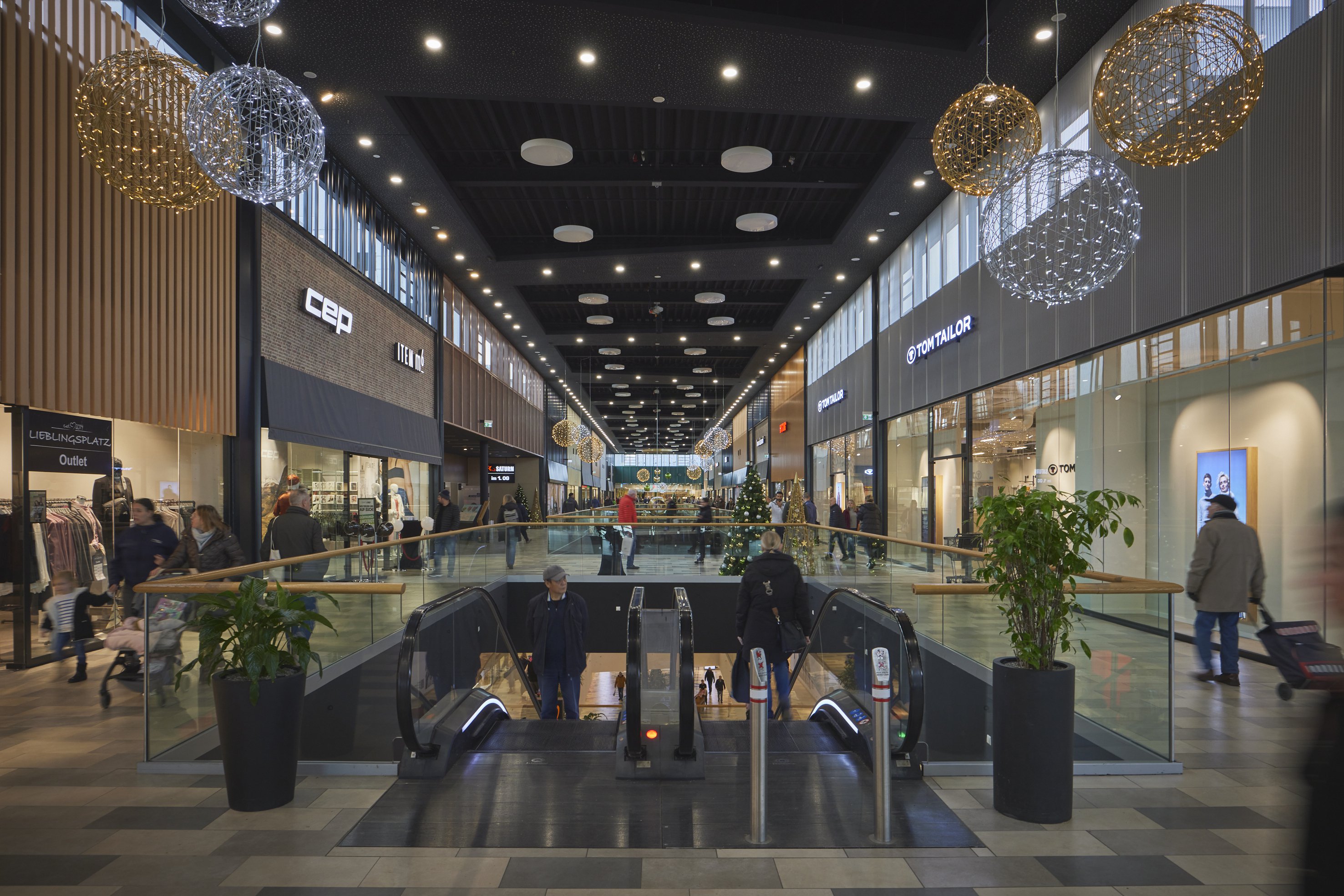 Huma-Outlet-211124-09.jpg